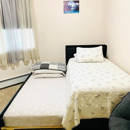 Beautiful 2 Bedroom 1 Bath Apartment With Private Garage Анкоридж Экстерьер фото