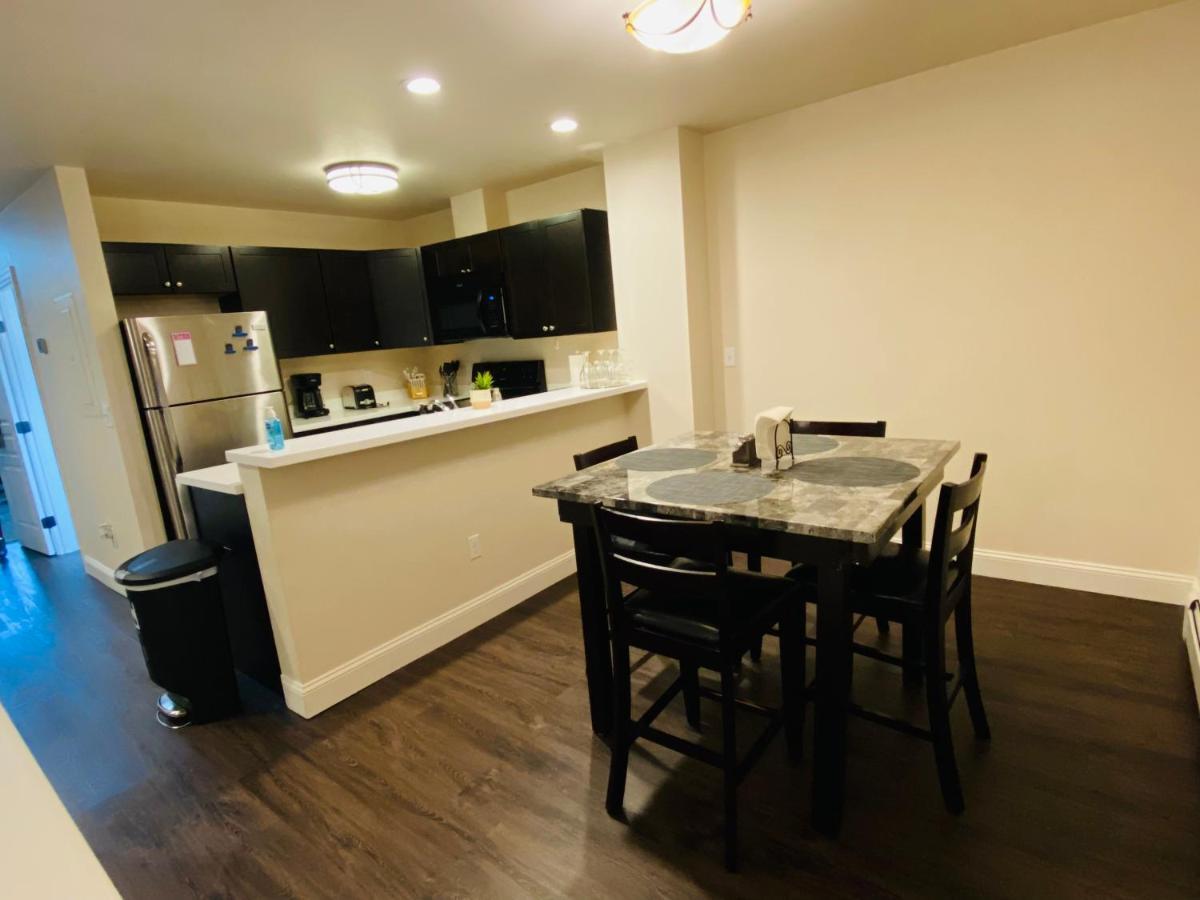 Beautiful 2 Bedroom 1 Bath Apartment With Private Garage Анкоридж Экстерьер фото
