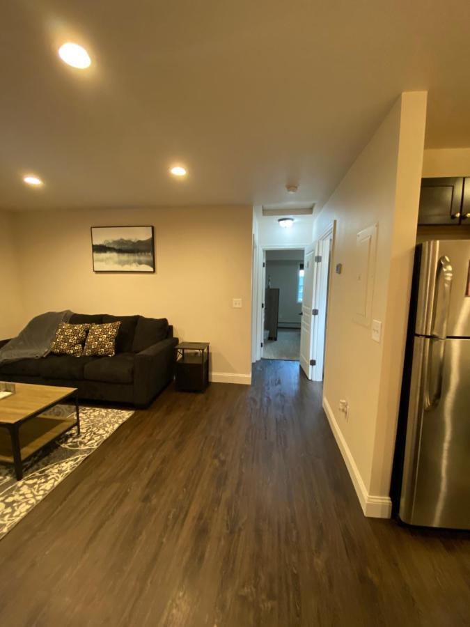 Beautiful 2 Bedroom 1 Bath Apartment With Private Garage Анкоридж Экстерьер фото