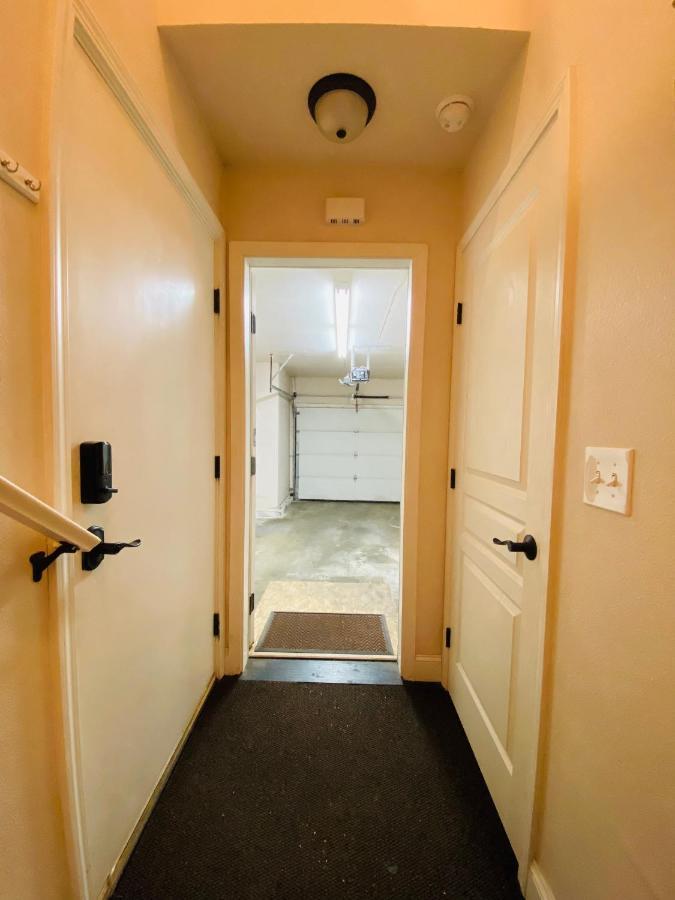 Beautiful 2 Bedroom 1 Bath Apartment With Private Garage Анкоридж Экстерьер фото