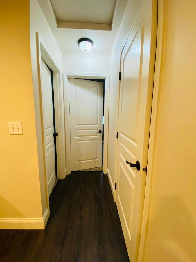 Beautiful 2 Bedroom 1 Bath Apartment With Private Garage Анкоридж Экстерьер фото