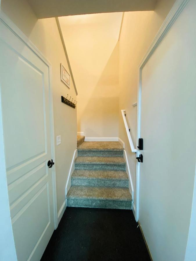 Beautiful 2 Bedroom 1 Bath Apartment With Private Garage Анкоридж Экстерьер фото